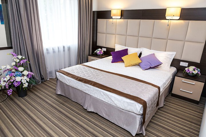 Room 9 of 34