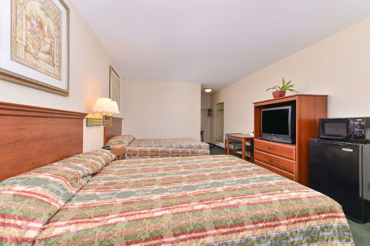2 Double Beds (1 of 8)