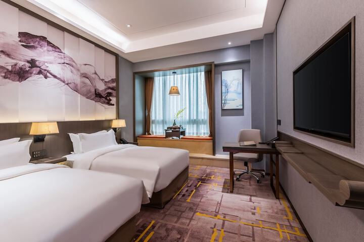 Room 3 of 34