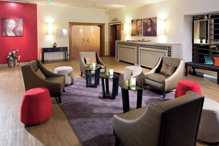 Entrance & Lobby