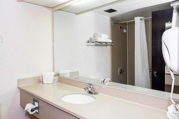 Basic Single Room (4 of 4)