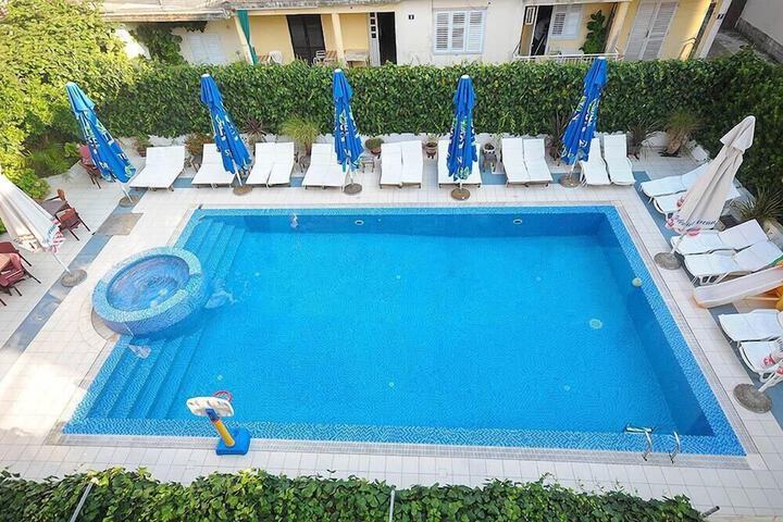 Pool 13 of 25