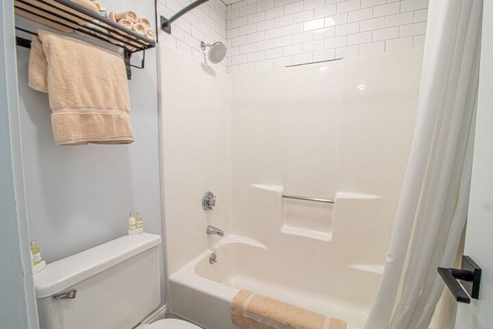 Studio King Size Bed (3 of 5)