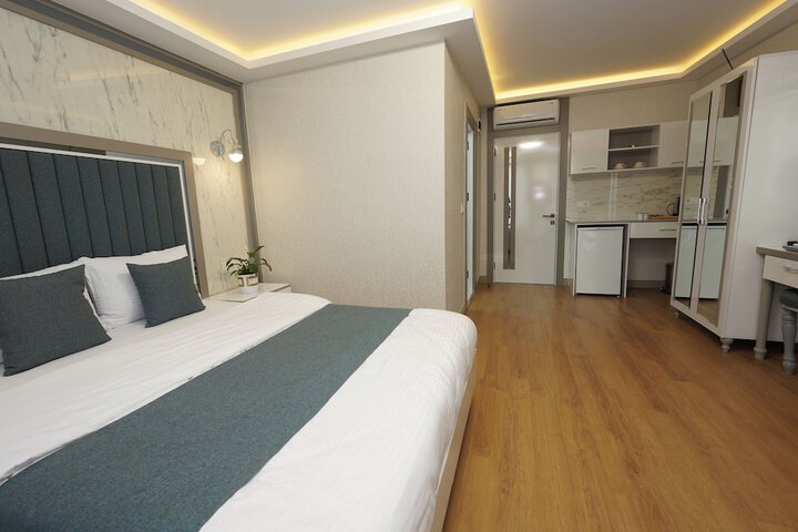 Room 48 of 104