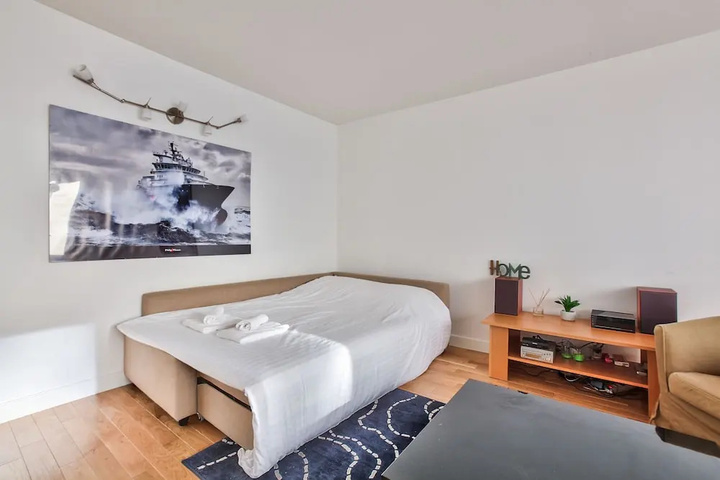 Room 5 of 12