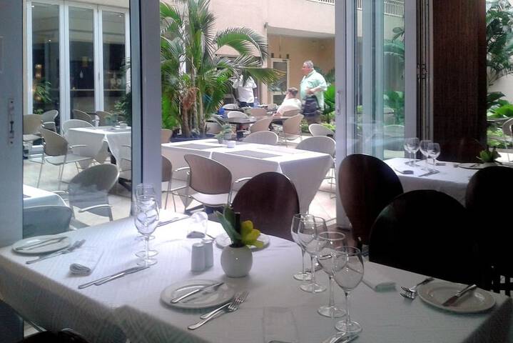 Dining 38 of 54
