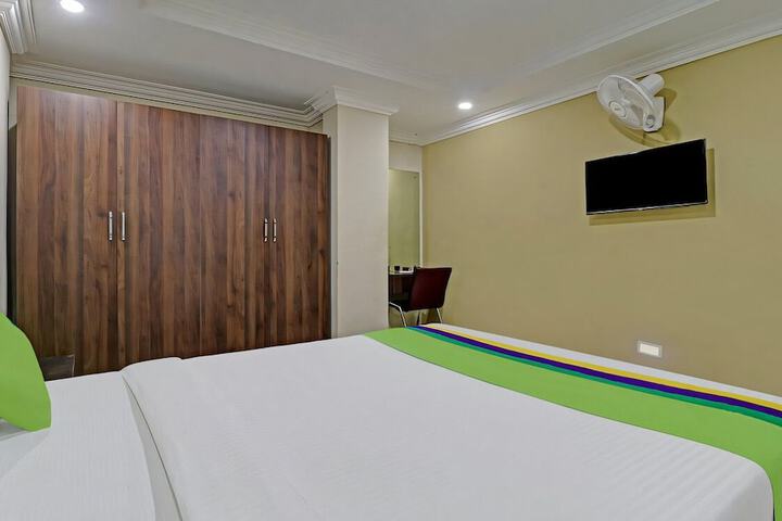 Room 7 of 16