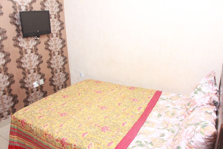 Room 4 of 11