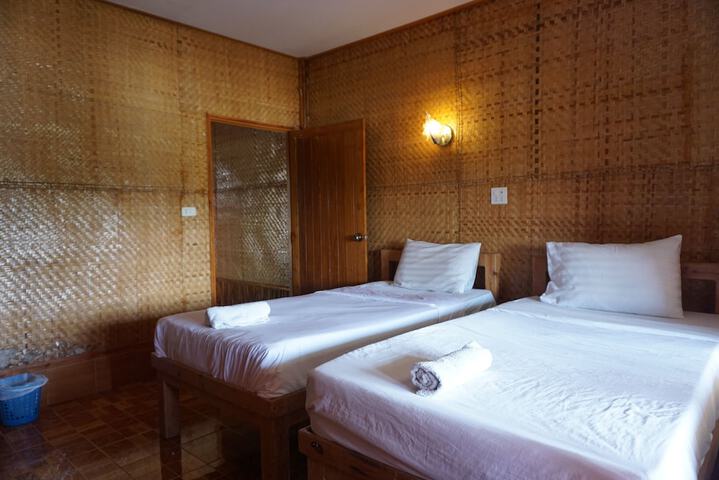 Room 18 of 28