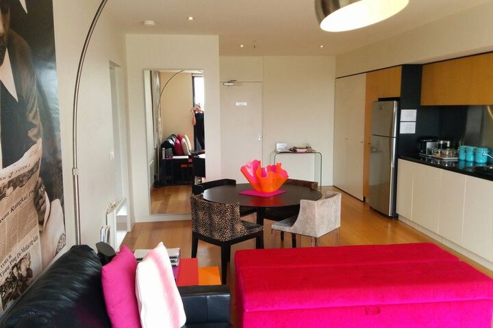 Room 7 of 12