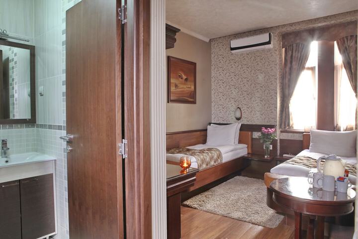 Room 28 of 53