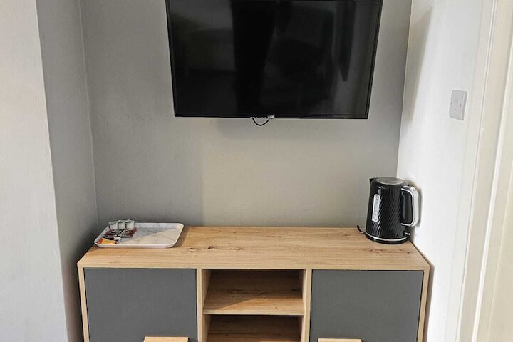Room 10 of 28