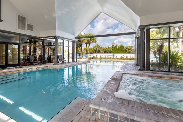 Indoor/outdoor pool