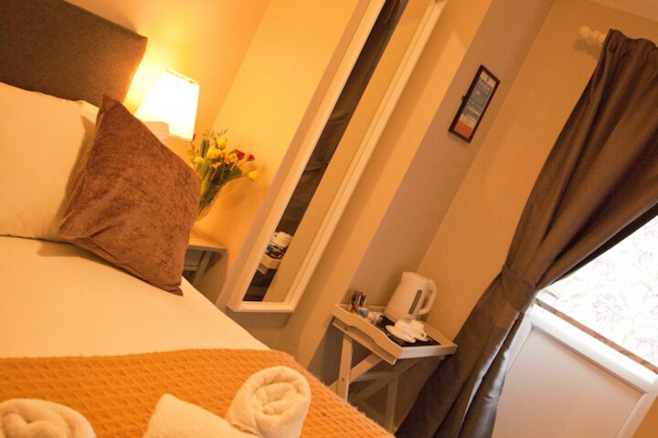 Room 12 of 28