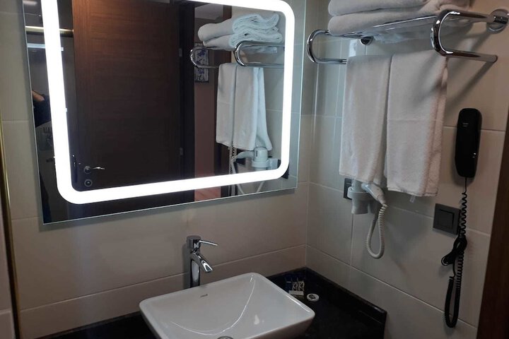 Room 33 of 87