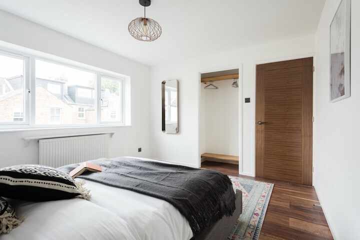 Room 5 of 27