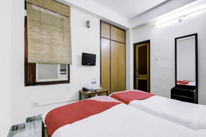 Room 14 of 18