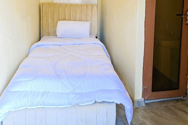 Room 9 of 22