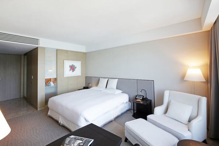 Room 3 of 39