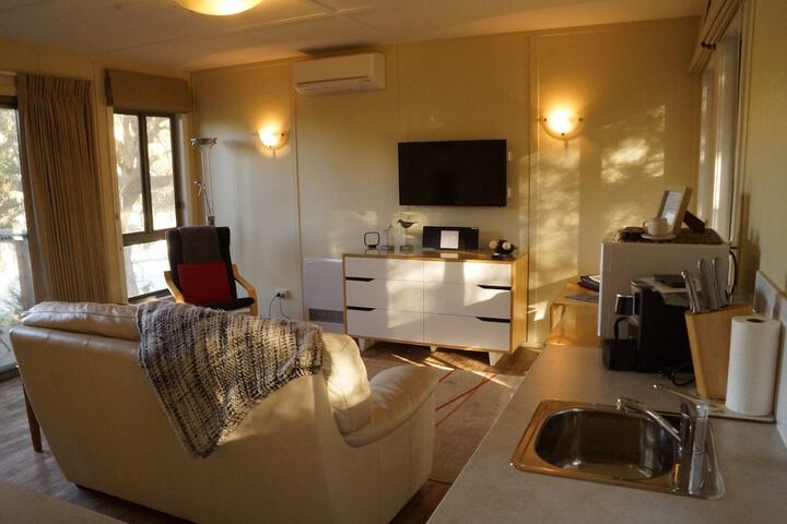 Lounge 34 of 55