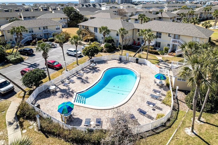 Pool 20 of 77