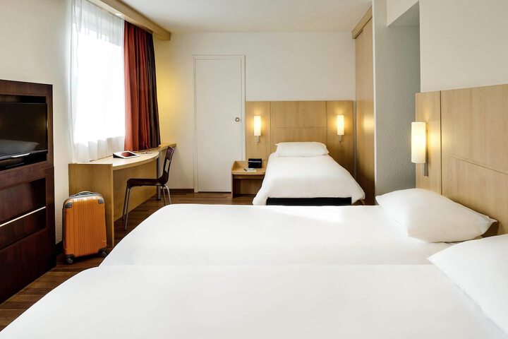 Room 10 of 31