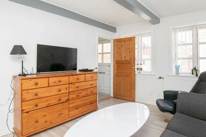 Room 4 of 10
