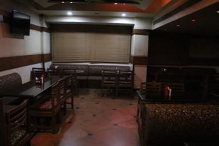 Lounge 12 of 29