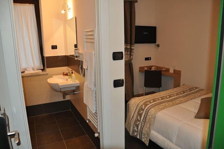 Room 32 of 55