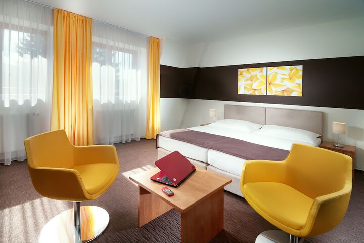 Room 4 of 66