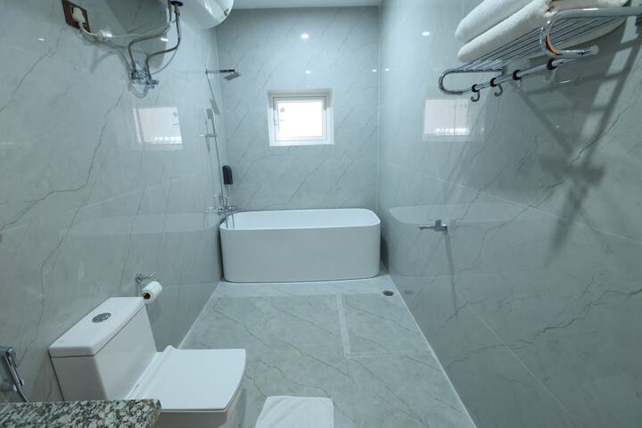 Room 4 of 6