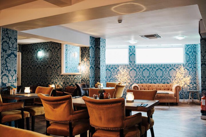 Lounge 79 of 85