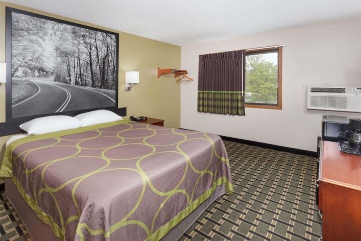 2 Queen Beds First Floor (8 of 17)