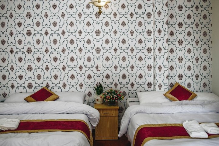 Room 16 of 34