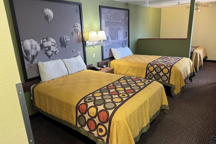 Room 8 of 18