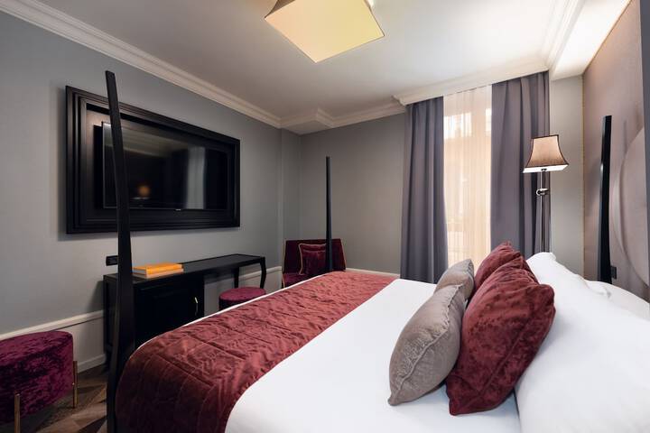 Room 34 of 82