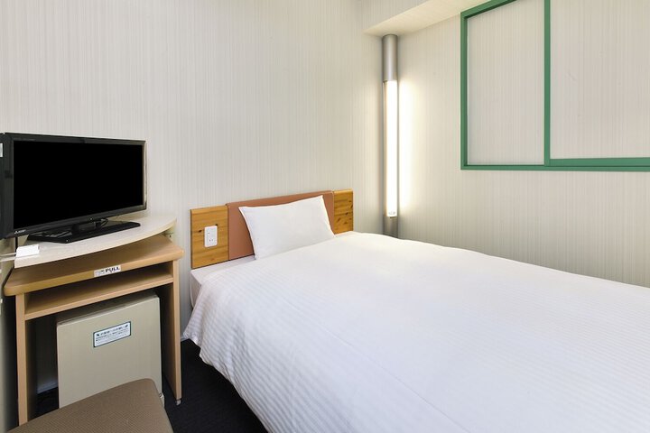 Room 8 of 34