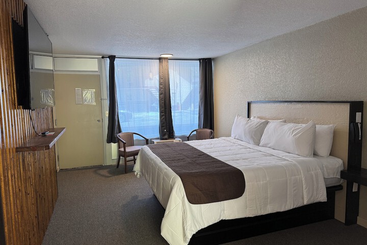 Room 5 of 16