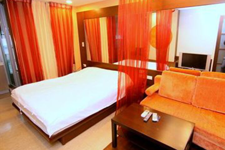 Room 8 of 14
