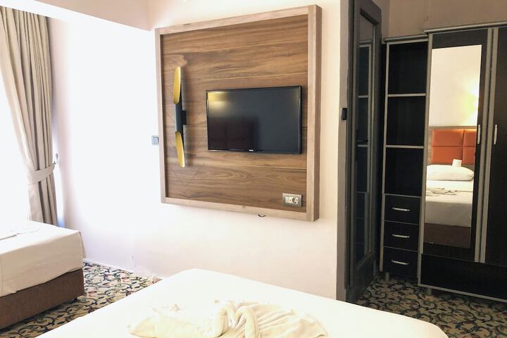 Room 12 of 29