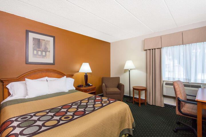 1 Queen Bed (1 of 3)