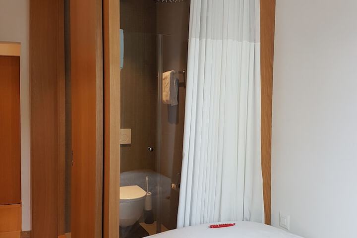 Room 21 of 60