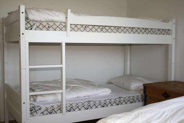 Room 4 of 32