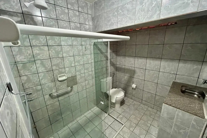 Room 9 of 21