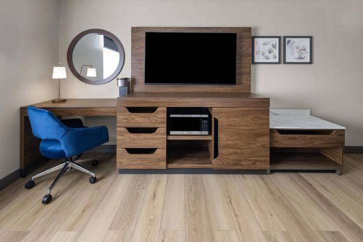 Room 13 of 37