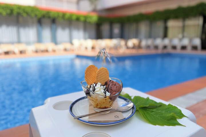 Hotel with Pool