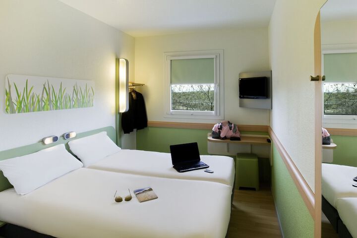 Room 7 of 27