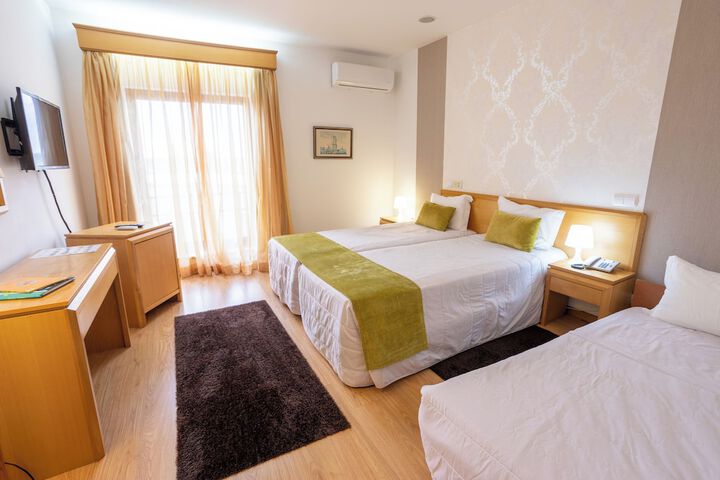 Room 16 of 34