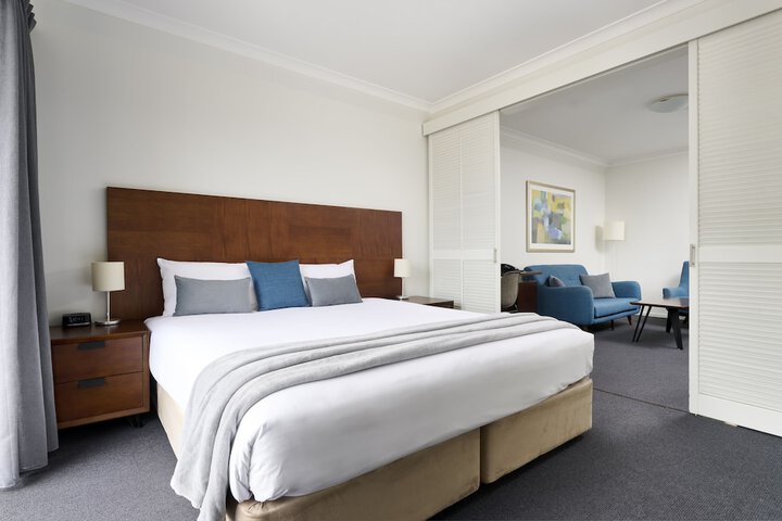 Room 9 of 28