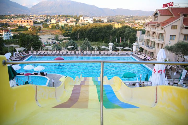 Pool 19 of 38